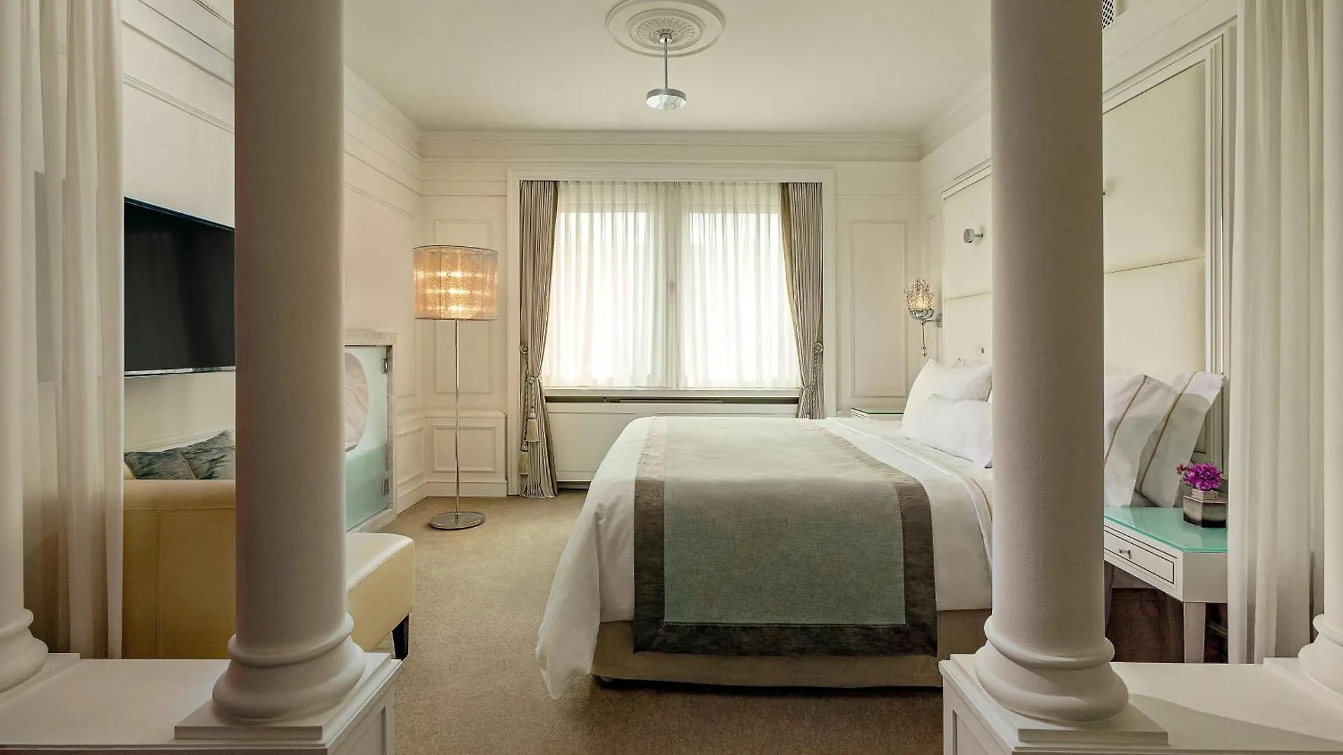 The Westin Grand Berlin location